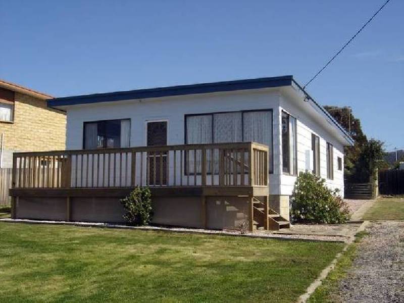 17 Sunbeam Crescent, Beaumaris TAS 7215