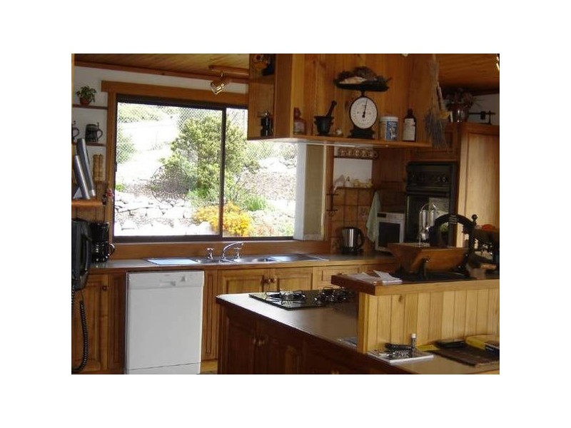 16 Seatons Cove Road, Binalong Bay TAS 7216