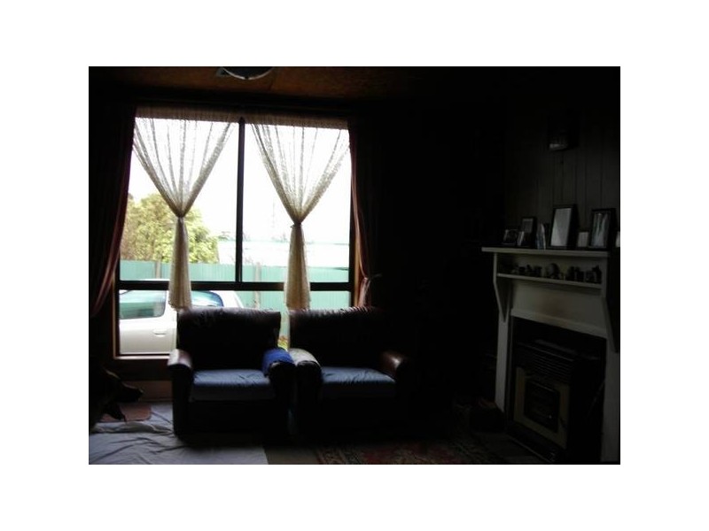 11 Hugh Street, St Marys TAS 7215