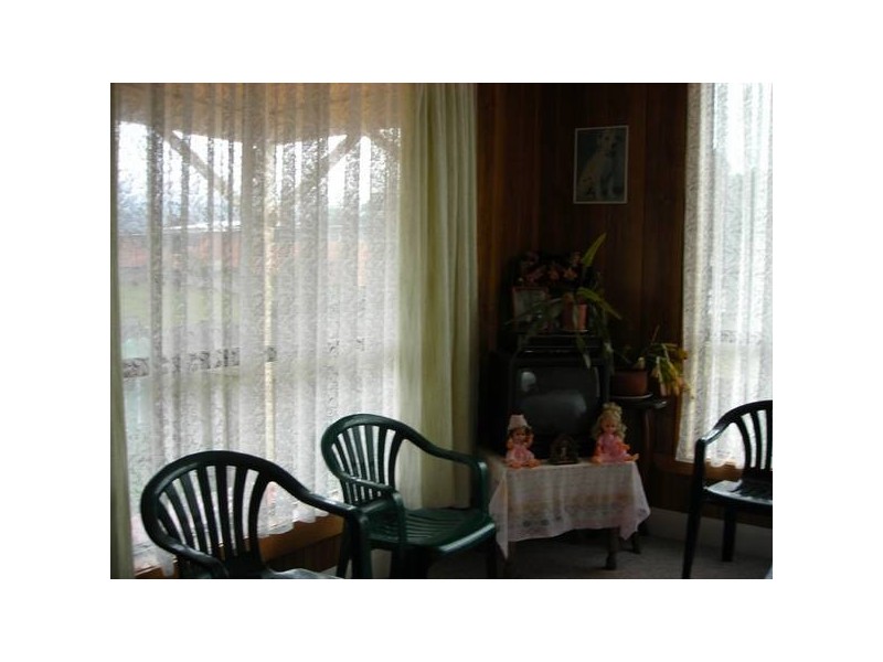 11 Hugh Street, St Marys TAS 7215