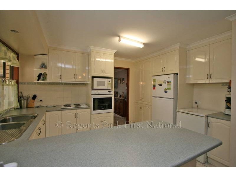 45 Bennett Drive, Regents Park QLD 4118