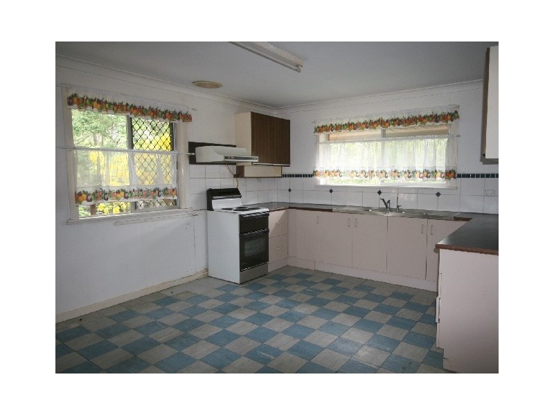 64 Middle Road, Hillcrest QLD 4118