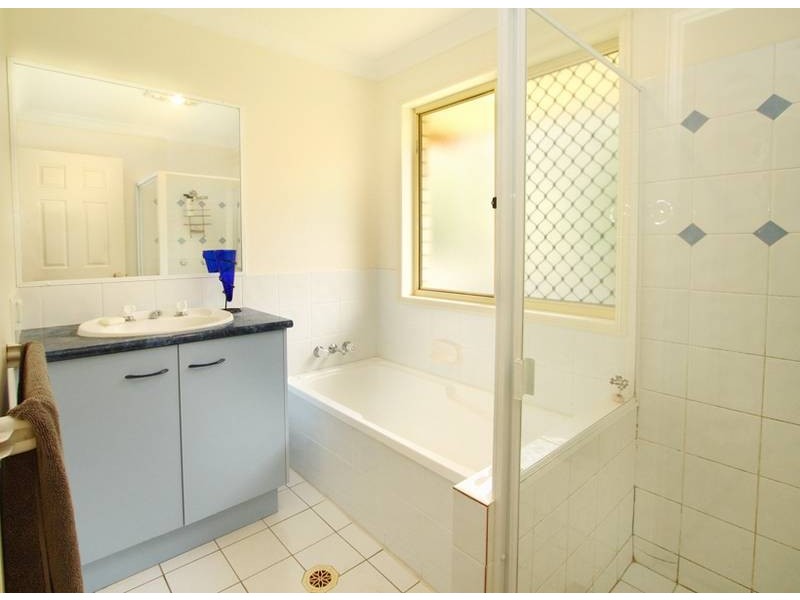 16 MAJESTIC COURT, Regents Park QLD 4118
