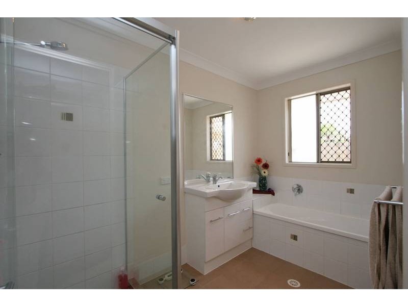 10 Penfold Street, Hillcrest QLD 4118