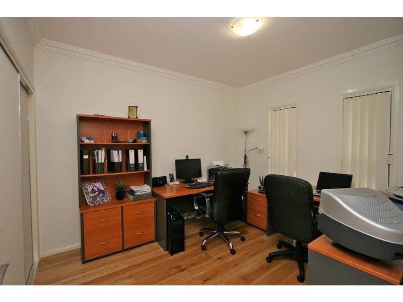 30 MARYLAND DRIVE, Regents Park QLD 4118