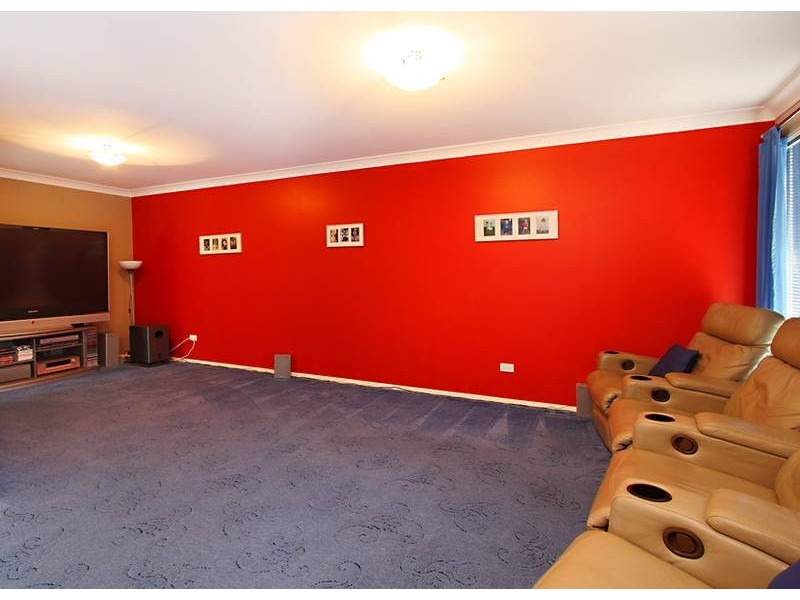 24 Cornell Close, Regents Park QLD 4118