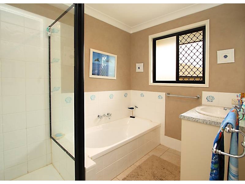 24 Cornell Close, Regents Park QLD 4118