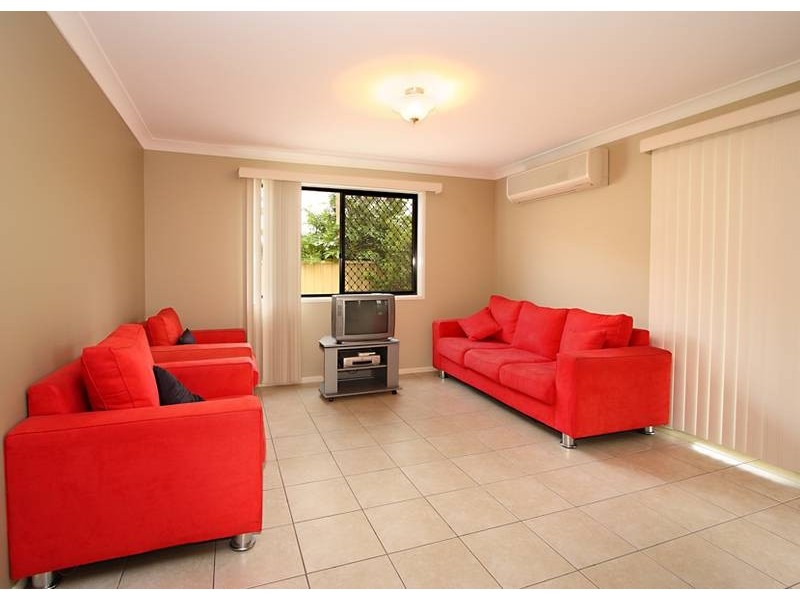 24 Cornell Close, Regents Park QLD 4118