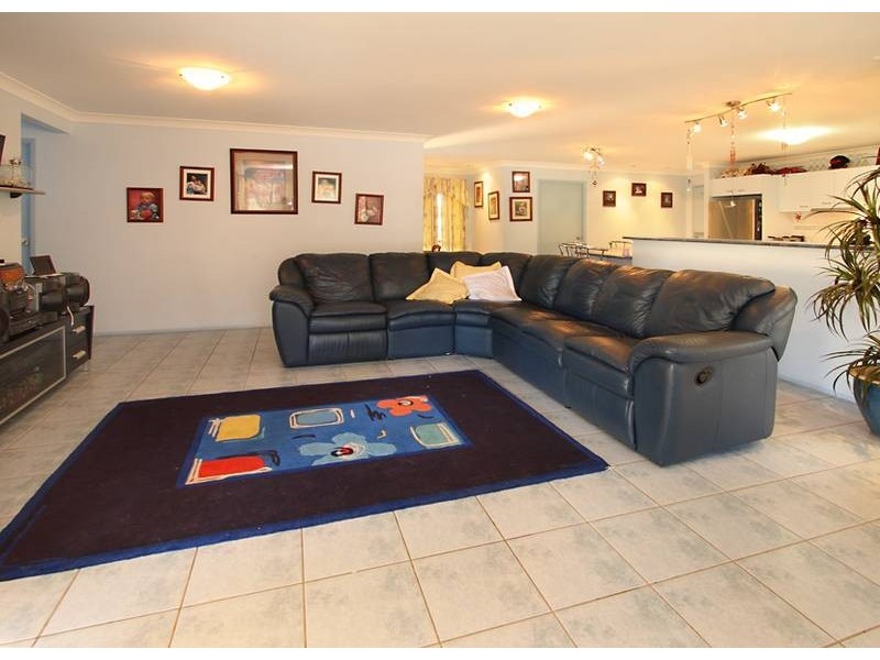 45 Blueberry Ash Ct, Jimboomba QLD 4280