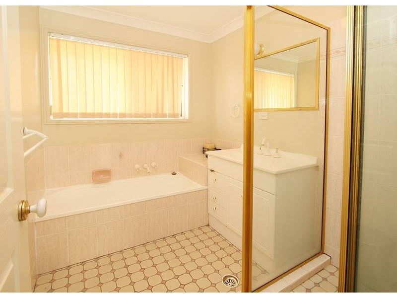 56 Gumview Close, Regents Park QLD 4118