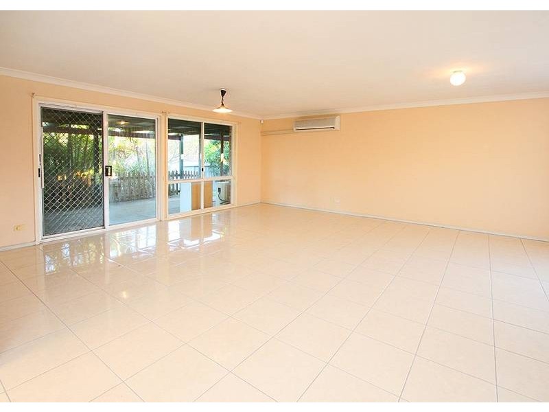 4 Billabong Street, Regents Park QLD 4118