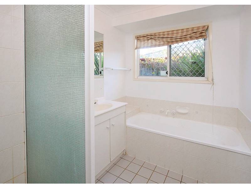 4 Billabong Street, Regents Park QLD 4118