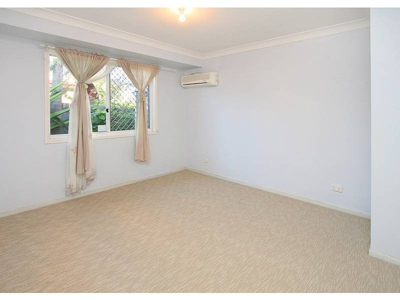 4 Billabong Street, Regents Park QLD 4118