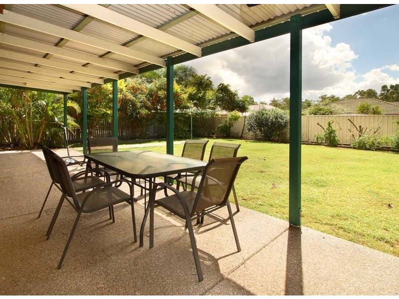 38 Bottlebrush Drive, Regents Park QLD 4118