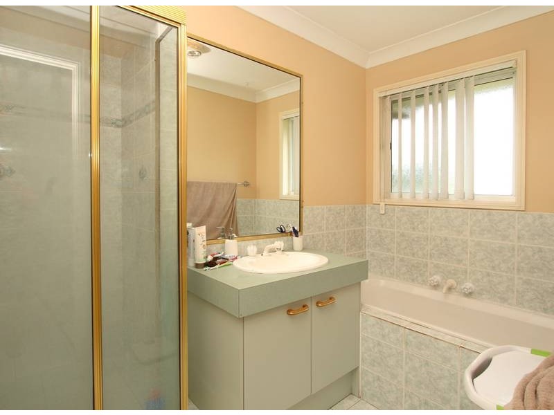 38 Bottlebrush Drive, Regents Park QLD 4118