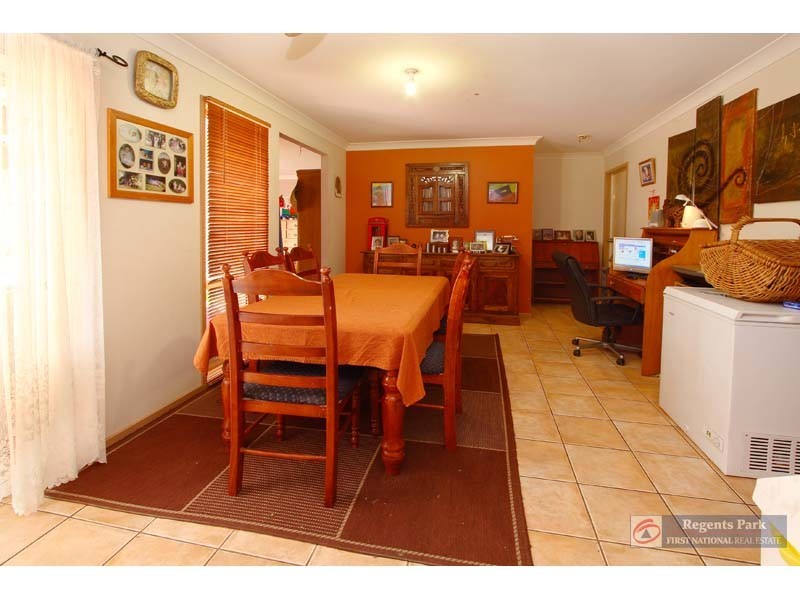 10 Ibrox Crt, Regents Park QLD 4118