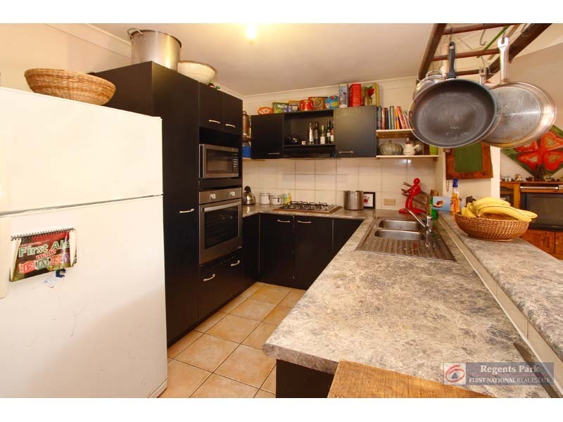 10 Ibrox Crt, Regents Park QLD 4118