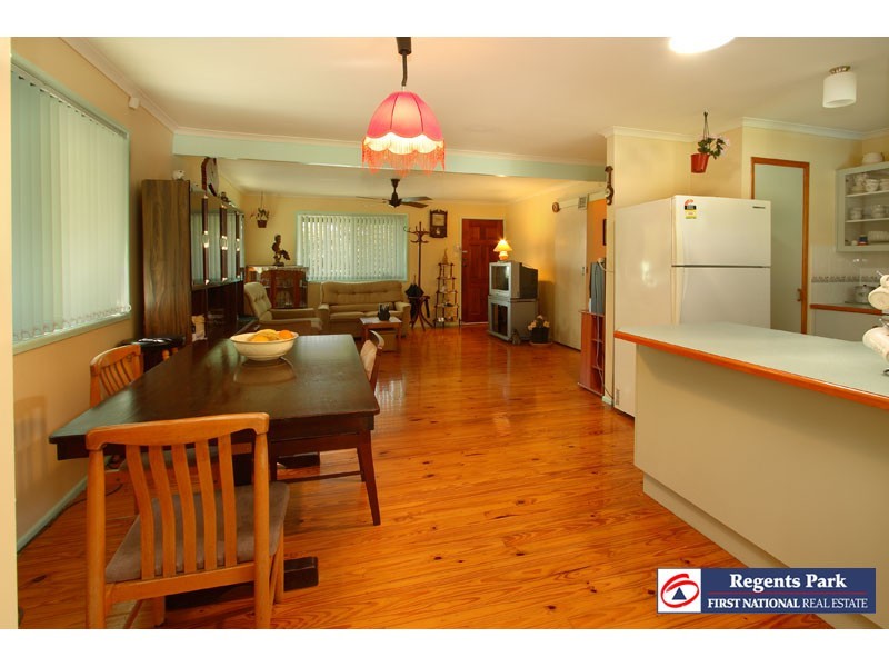 78 Conifer St, Hillcrest QLD 4118
