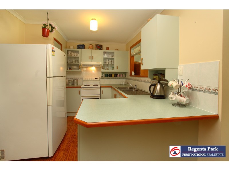 78 Conifer St, Hillcrest QLD 4118