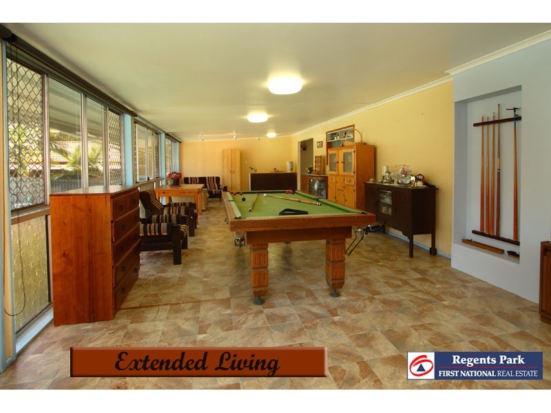 78 Conifer St, Hillcrest QLD 4118