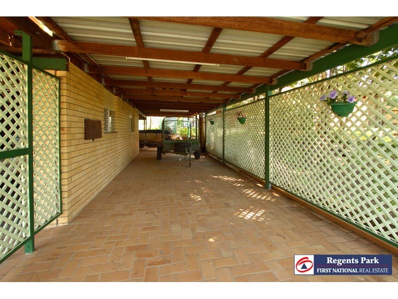 78 Conifer St, Hillcrest QLD 4118