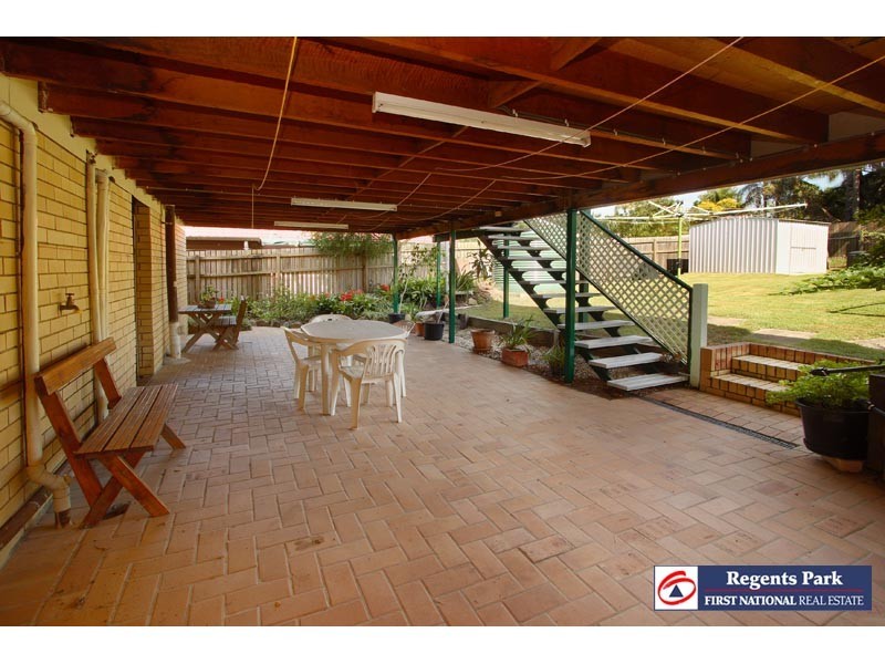 78 Conifer St, Hillcrest QLD 4118