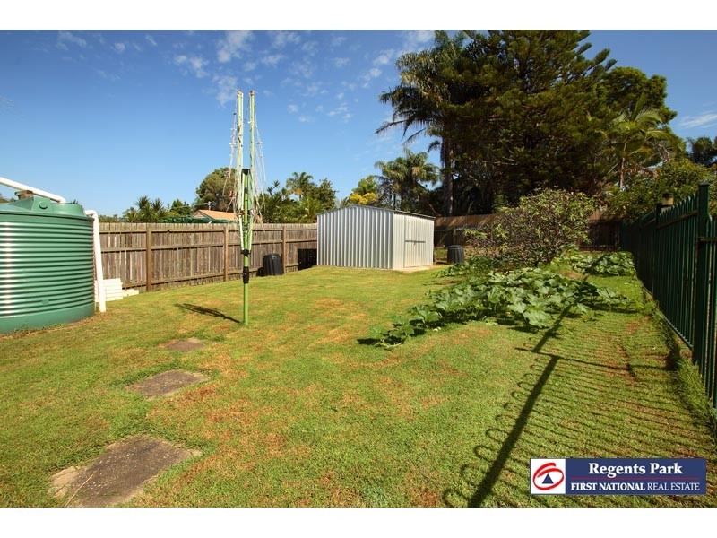 78 Conifer St, Hillcrest QLD 4118