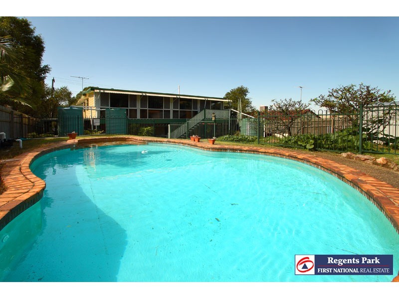 78 Conifer St, Hillcrest QLD 4118
