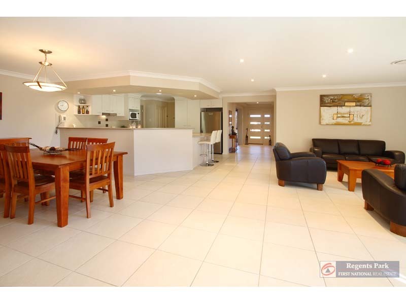 5 Cornell Close, Regents Park QLD 4118