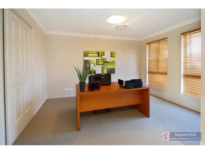 5 Cornell Close, Regents Park QLD 4118