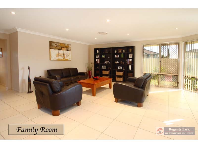 5 Cornell Close, Regents Park QLD 4118