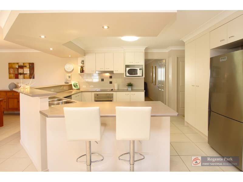 5 Cornell Close, Regents Park QLD 4118