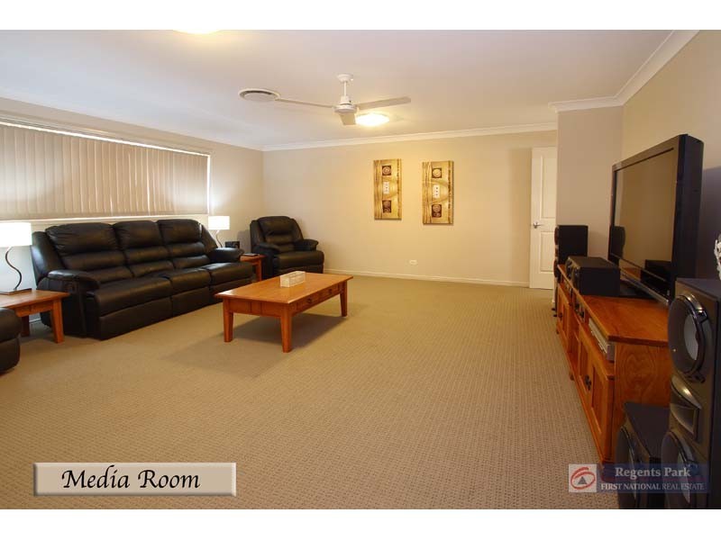 5 Cornell Close, Regents Park QLD 4118