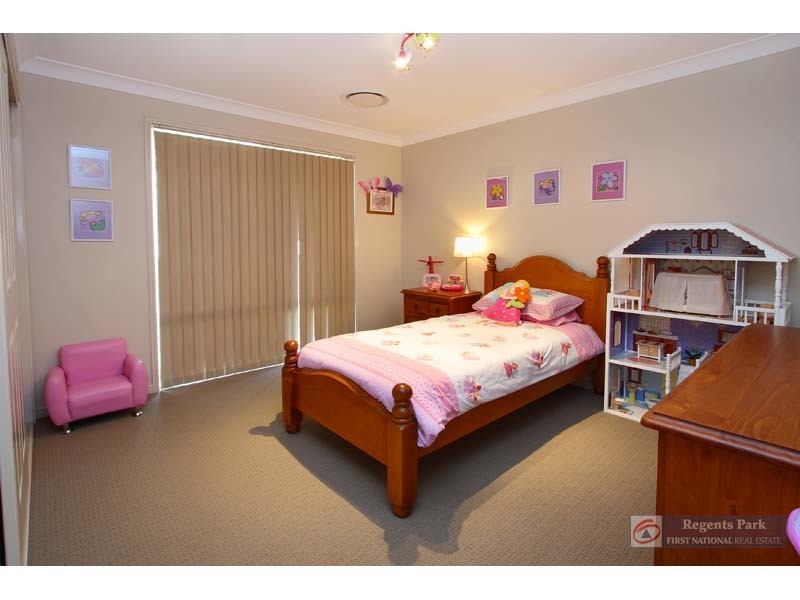 5 Cornell Close, Regents Park QLD 4118