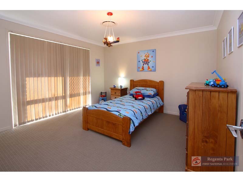 5 Cornell Close, Regents Park QLD 4118