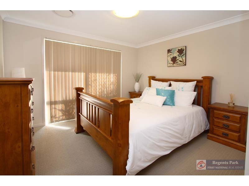 5 Cornell Close, Regents Park QLD 4118