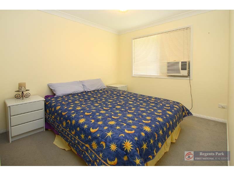 33 BENJAMINA CCT, Regents Park QLD 4118