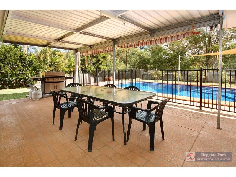 33 BENJAMINA CCT, Regents Park QLD 4118