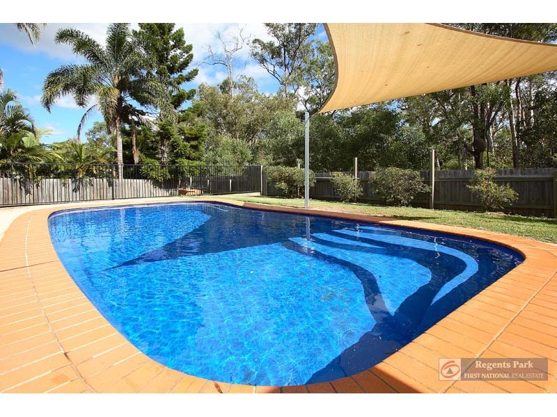 33 BENJAMINA CCT, Regents Park QLD 4118