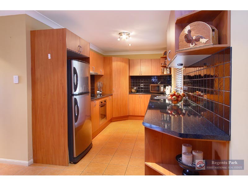 6 Cornell Cl, Regents Park QLD 4118