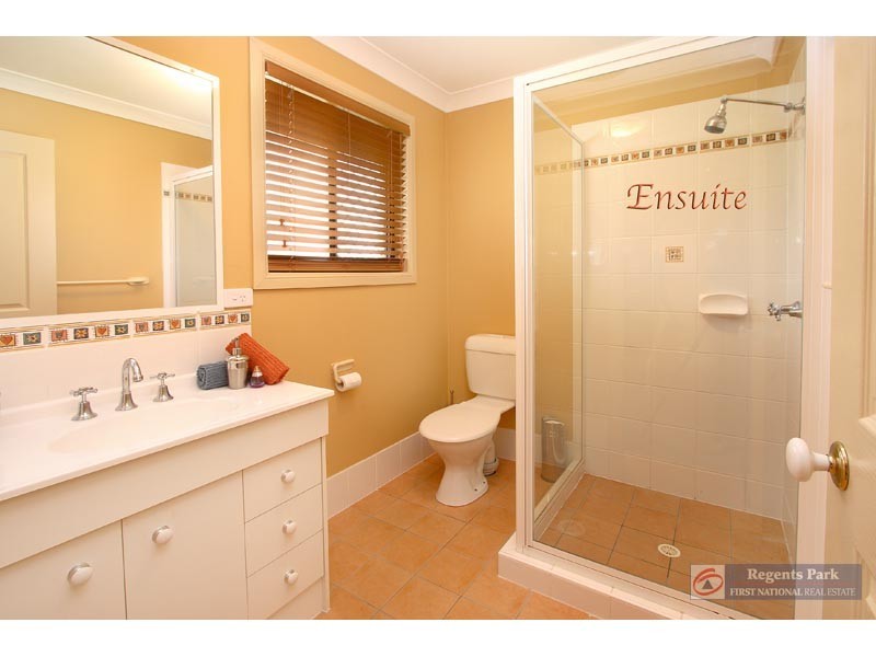 6 Cornell Cl, Regents Park QLD 4118