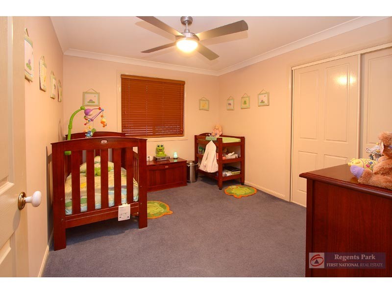 6 Cornell Cl, Regents Park QLD 4118