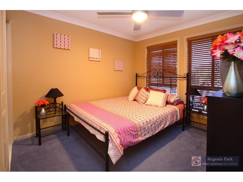 6 Cornell Cl, Regents Park QLD 4118