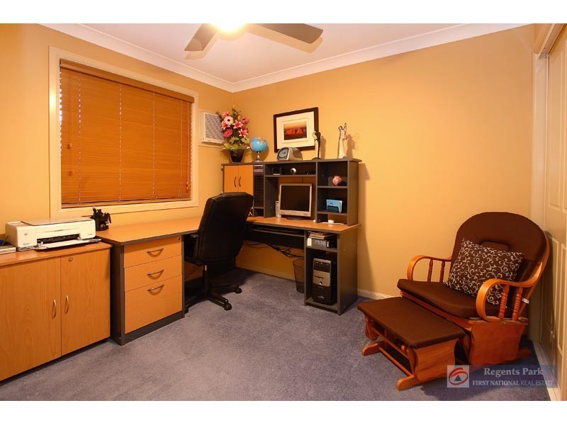 6 Cornell Cl, Regents Park QLD 4118