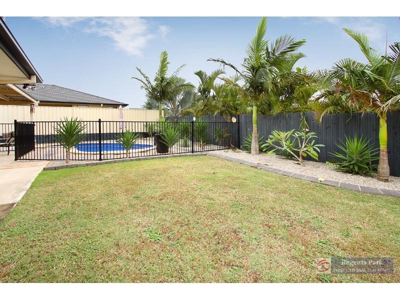 6 Cornell Cl, Regents Park QLD 4118