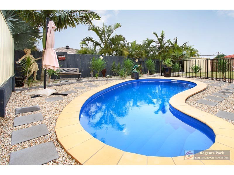 6 Cornell Cl, Regents Park QLD 4118