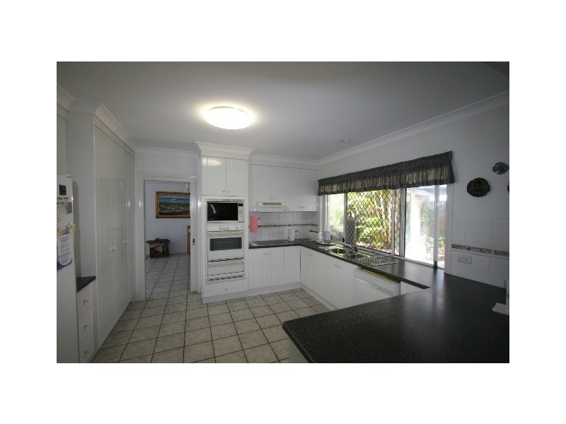 1 Ellesmere Place, Parkinson QLD 4115