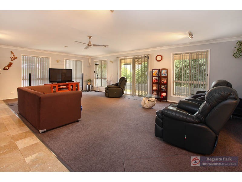 30 COLISA CR,, Regents Park QLD 4118