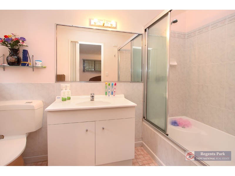 30 COLISA CR,, Regents Park QLD 4118