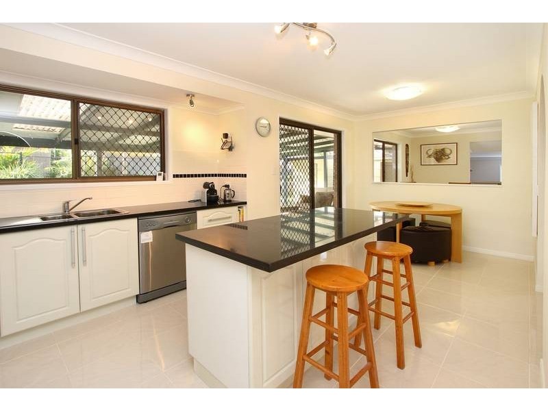 36 DRACON, Regents Park QLD 4118